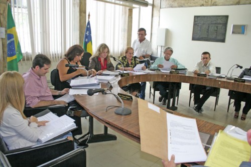 CEE realiza primeira reunião ordinária e presta homenagem aos conselheiros